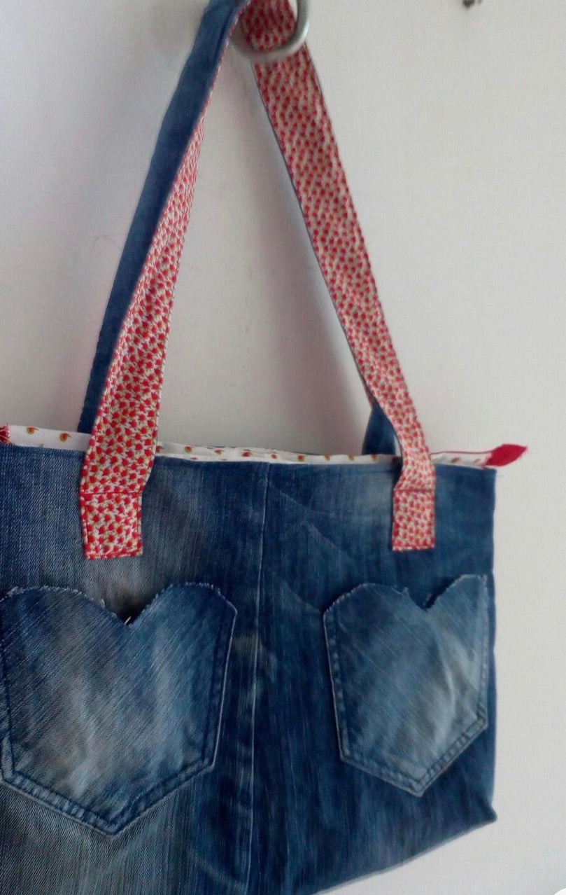 Recycled Tote: A Repurposed Fabric Workshop