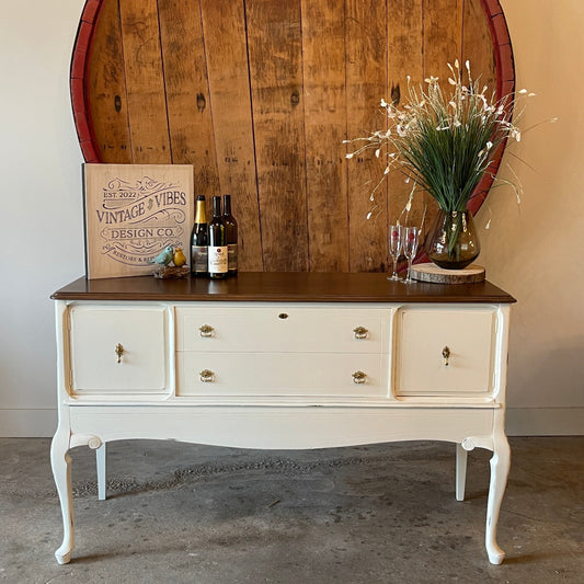 White Vintage sideboard bar