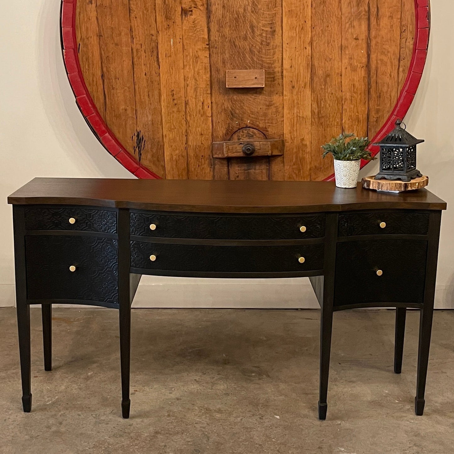 Black curved sideboard bar