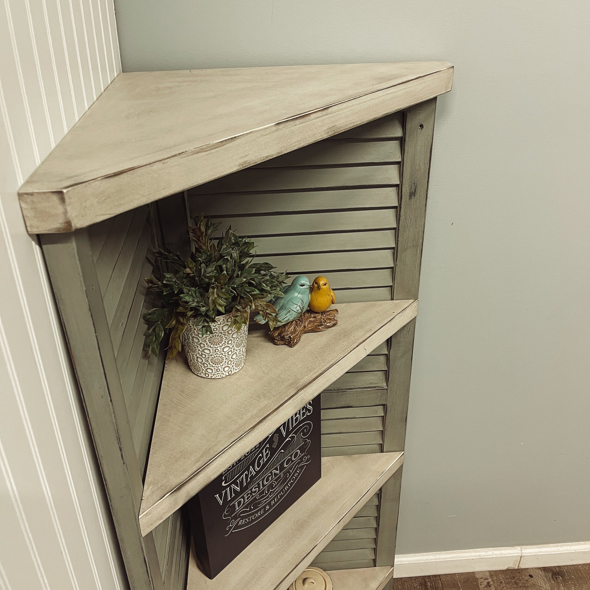 Shutter Corner Shelf - Sage/White