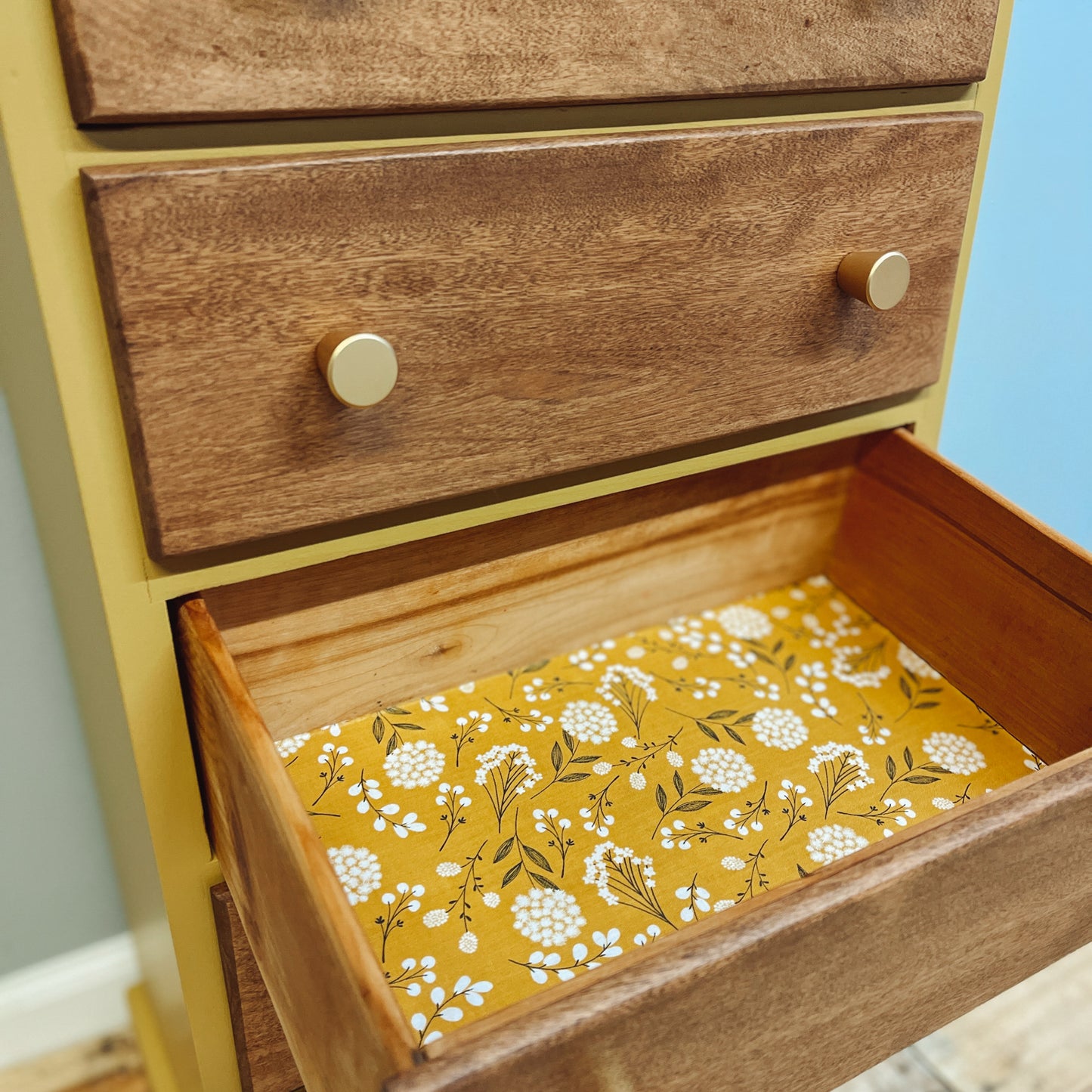 Narrow Chest of Drawers
