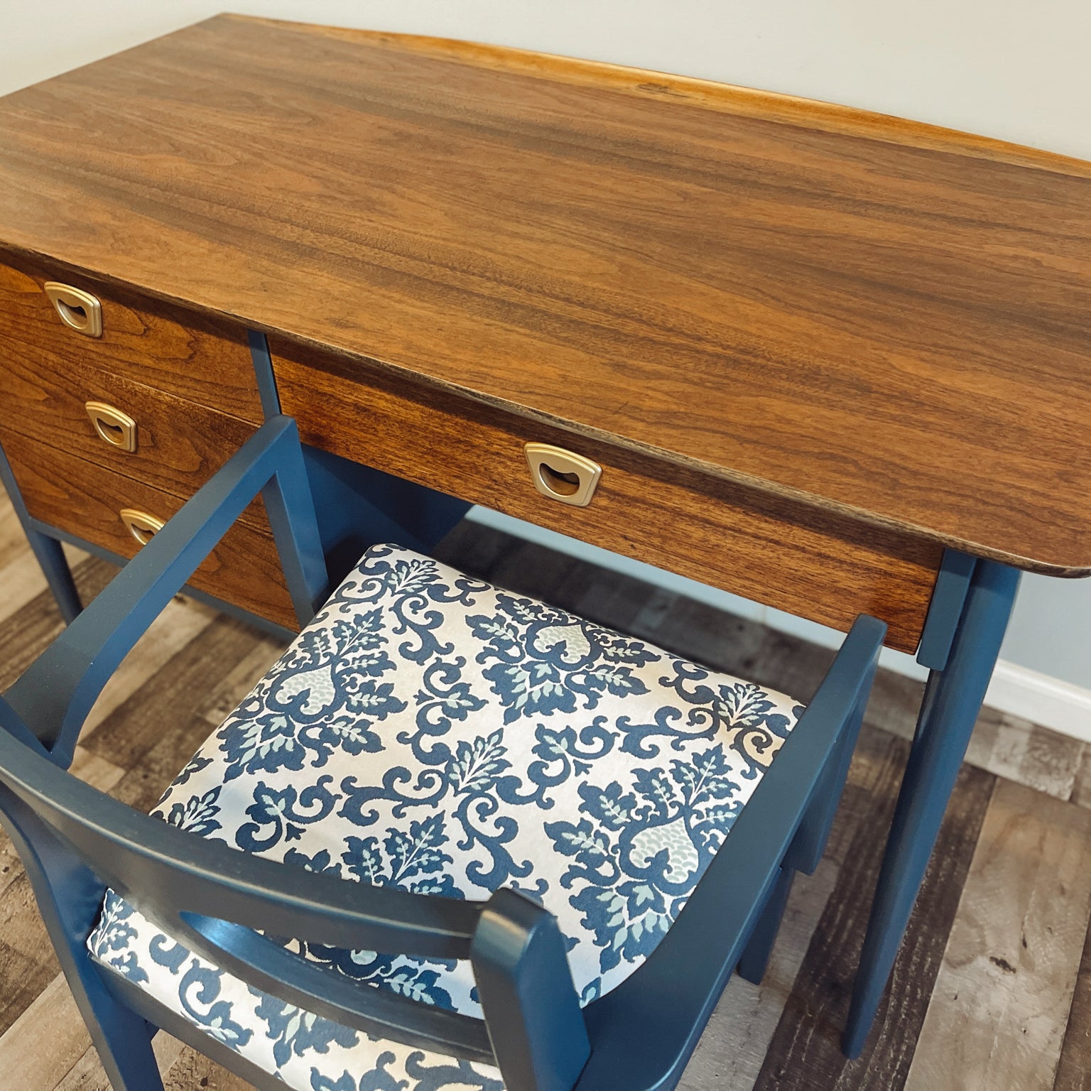 MCM Desk