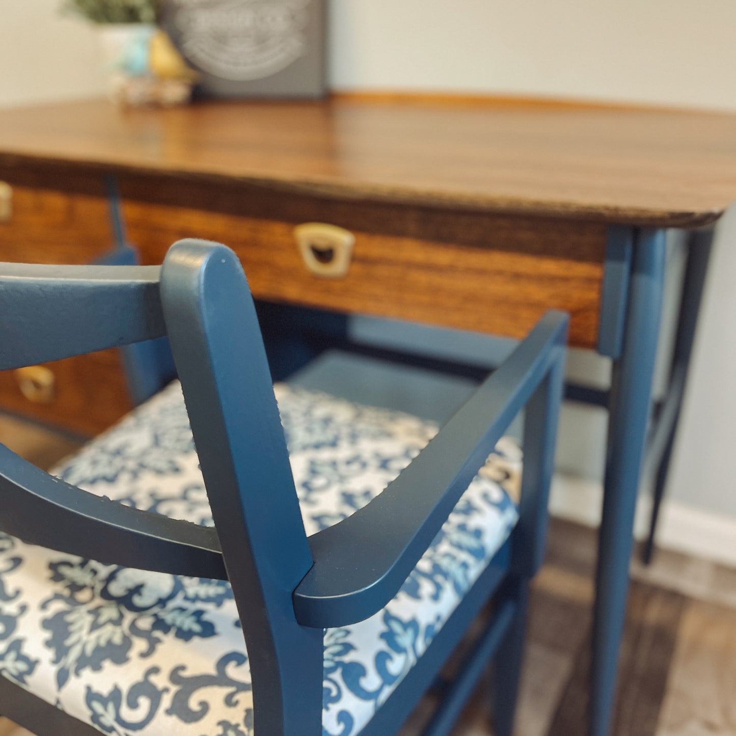 MCM Desk