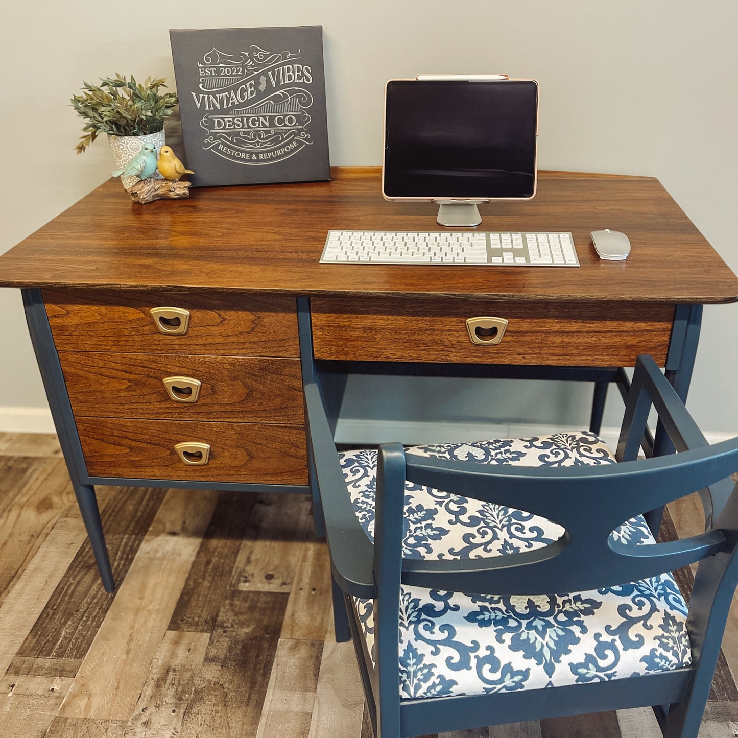 MCM Desk