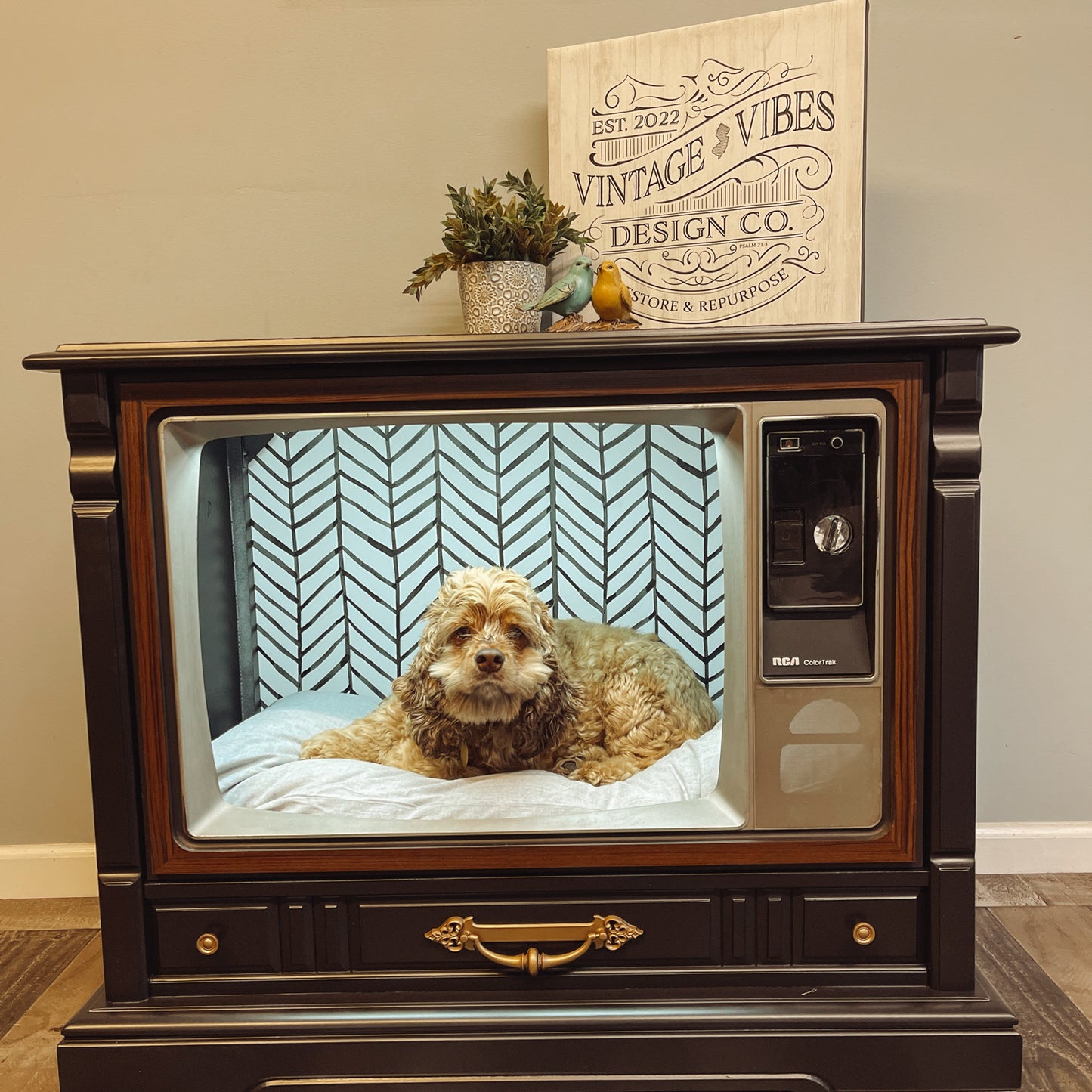 Vintage TV Cabinet Pet Bed - Black