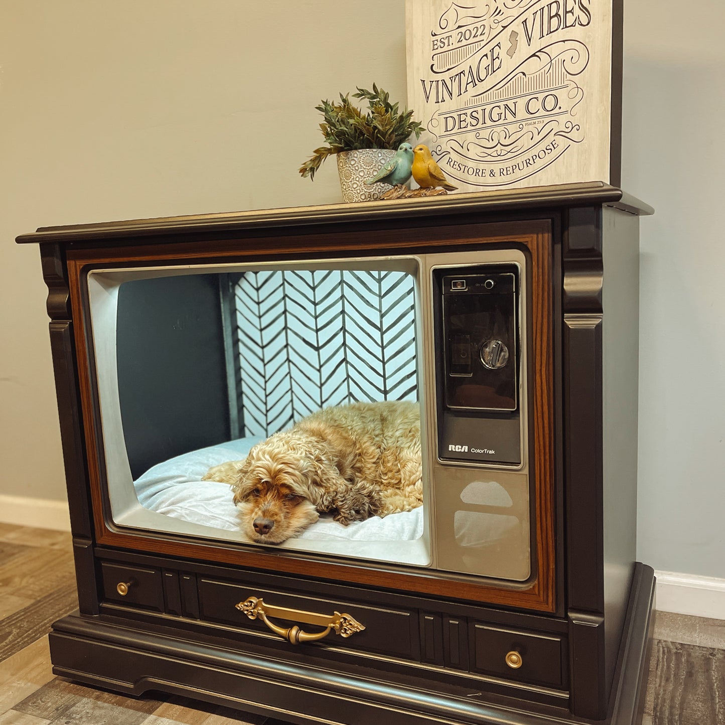 Vintage TV Cabinet Pet Bed - Black